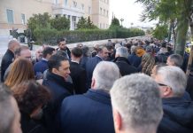 «Η Αυτοδιοίκηση δεν ζητά προνόμια. Ζητά τους πόρους που της αναλογούν»-Το μήνυμα της συγκέντρωσης στη Βουλή αιρετών απ΄όλη την Ελλάδα