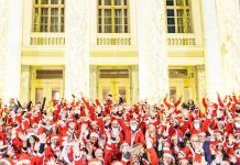Πλημμύρισε « Άγιο Βασίληδες» ο Πειραιάς στο Santa Night Run
