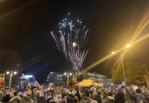 Χιλιάδες Τρικαλινοί και επισκέπτες υποδέχθηκαν μαζί το 2026