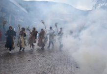 Κουδουναραίοι στο Δίστομο Διστόμου την Καθαρή Δευτέρα : Ένα πανάρχαιο διονυσιακό …θορυβώδες γλέντι με φασολάδα και δωρεάν κρασί!