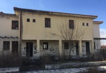 Επιτέλους γκρεμίστε τις ή κάνετε κάτι: Οι Λαϊκές Κατοικίες Κρύας Βρύσης έγιναν μνημείο κρατικής αδράνειας