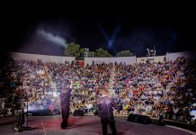 Με πλήθος κόσμου στη συναυλία Απέργη άνοιξε η αυλαία στο Βεάκειο