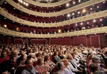 « Πλημμύρισε» το Δημοτικό Θέατρο Πειραιά με τραγούδια του αξέχαστου Στέλιου Καζαντζίδη