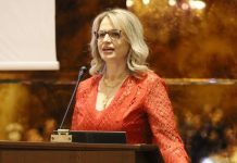 Σ. Μαρκούλα*: Να σταματήσουμε να μιλάμε για τους ανθρώπους που αντιμετωπίζουν ψυχικές προκλήσεις και να ακούσουμε τους ίδιους