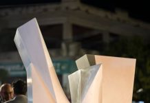 ”Καλοκαίρια και χειμώνες” στην ανακαινισμένη “πλατεία Δημήτρη Μητροπάνου”, στη γειτονιά που μεγάλωσε ο μεγάλος ερμηνευτής